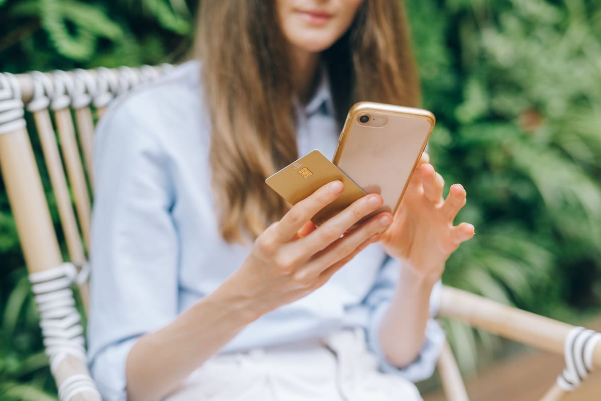 Ozon Bank from abroad: the app is gone from Google Play. What now?